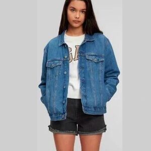 Gap Jean Jacket in Medium Wash